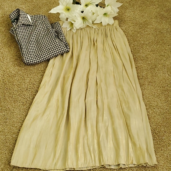 Worthington Dresses & Skirts - Vintage Worthington Gold Shiny Skirt Size 14